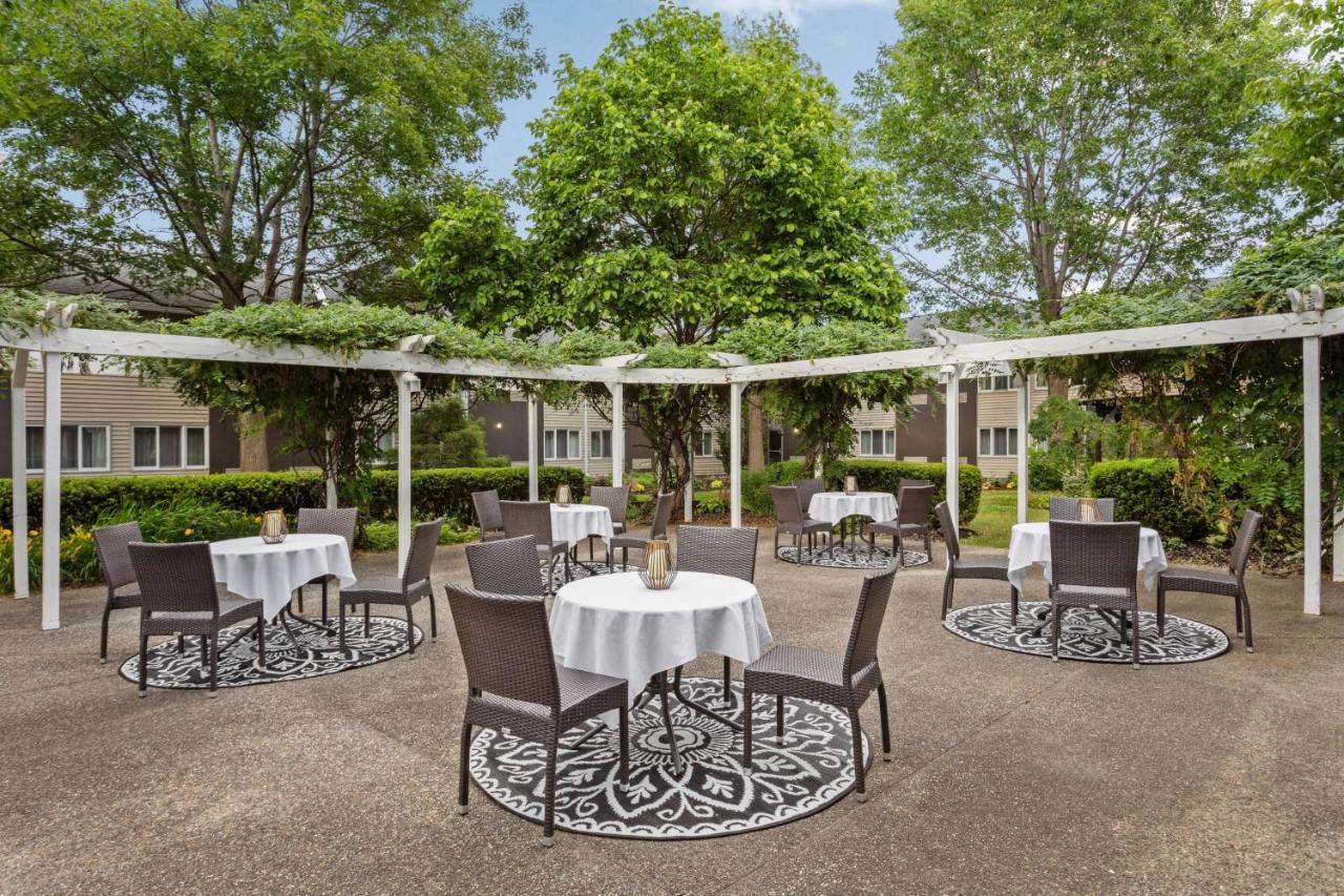Delta Hotels By Marriott Burlington Zewnętrze zdjęcie