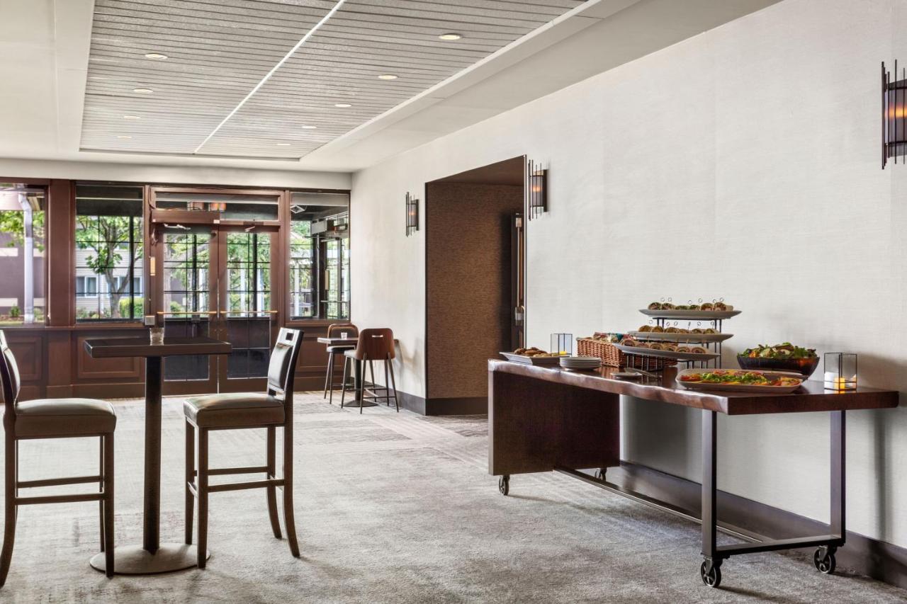 Delta Hotels By Marriott Burlington Zewnętrze zdjęcie