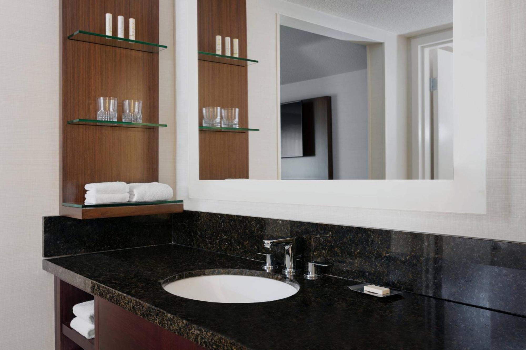 Delta Hotels By Marriott Burlington Zewnętrze zdjęcie